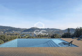 New 4 bedroom villa, with garden and terrace, in a private condominium with swimming pool, next to the Retail Park in Eiras.