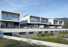 New 4 bedroom villa, with garden and terrace, in a private condominium with swimming pool, next to the Retail Park in Eiras.