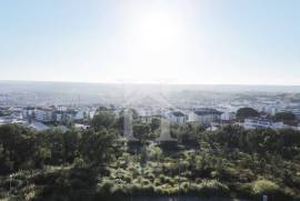 Terreno Urbano com PIP aprovado e vista para o Castelo de Leiria
