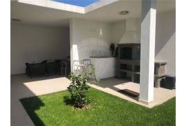 4-Bedroom House in Bairro do Rosário, Cascais – Comfort, Space, and Prime Location
We present this magnificent 4-bedroom house located in the prestigious Bairro do Rosário, one of the most sought-after residential areas in Cascais