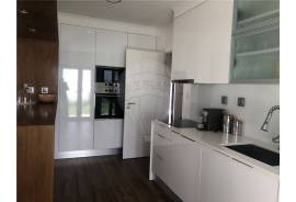 4-Bedroom House in Bairro do Rosário, Cascais – Comfort, Space, and Prime Location
We present this magnificent 4-bedroom house located in the prestigious Bairro do Rosário, one of the most sought-after residential areas in Cascais