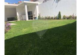 4-Bedroom House in Bairro do Rosário, Cascais – Comfort, Space, and Prime Location
We present this magnificent 4-bedroom house located in the prestigious Bairro do Rosário, one of the most sought-after residential areas in Cascais