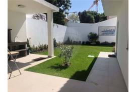 4-Bedroom House in Bairro do Rosário, Cascais – Comfort, Space, and Prime Location
We present this magnificent 4-bedroom house located in the prestigious Bairro do Rosário, one of the most sought-after residential areas in Cascais