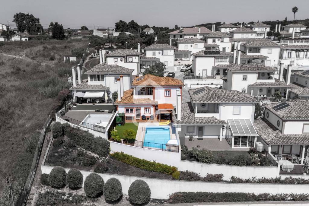4-Bedroom Villa in a Private Condominium – Carvalhal, Bombarral