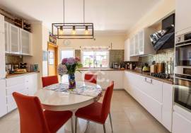 4-Bedroom Villa in a Private Condominium – Carvalhal, Bombarral