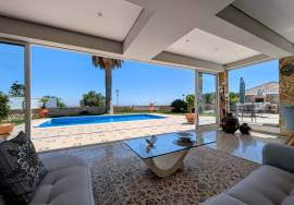 Elegant 4-Bedroom Villa with Heated Pool and Sea Views