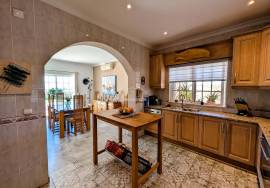 Elegant 4-Bedroom Villa with Heated Pool and Sea Views