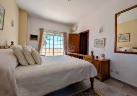 Elegant 4-Bedroom Villa with Heated Pool and Sea Views