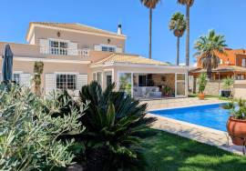 Elegant 4-Bedroom Villa with Heated Pool and Sea Views