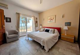 Elegant 4-Bedroom Villa with Heated Pool and Sea Views