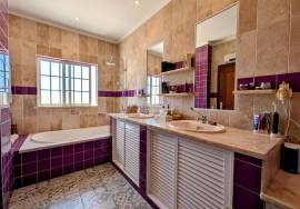 Elegant 4-Bedroom Villa with Heated Pool and Sea Views