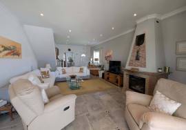 Elegant 4-Bedroom Villa with Heated Pool and Sea Views