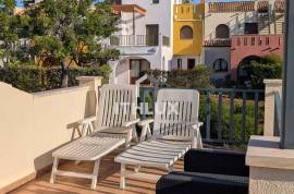 Elegant Corner Townhouse in Prestigious Las Lomas, Costa Esuri – Ayamonte