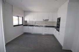 Last new 2 bedroom apartment inserted in a condominium with swimming pool located in Olhão