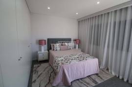 Last new 2 bedroom apartment inserted in a condominium with swimming pool located in Olhão