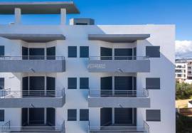 Last new 2 bedroom apartment inserted in a condominium with swimming pool located in Olhão