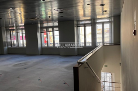Banking building consisting of 2 floors located in Vila Franca de Xira