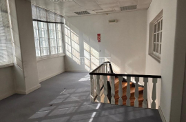 Banking building consisting of 2 floors located in Vila Franca de Xira