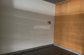 Banking building consisting of 2 floors located in Vila Franca de Xira