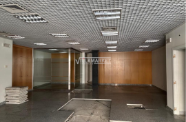 Banking building consisting of 2 floors located in Vila Franca de Xira