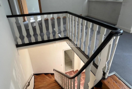 Banking building consisting of 2 floors located in Vila Franca de Xira