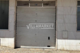 Commercial store of the bank with 249 m2 with parking and storage room located in Vialonga.