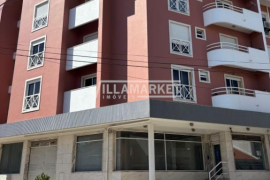 Commercial store of the bank with 249 m2 with parking and storage room located in Vialonga.