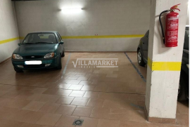 Commercial store of the bank with 249 m2 with parking and storage room located in Vialonga.