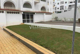1 bedroom bank apartment with 78 m2 inserted in a closed condominium with swimming pool located close to the beaches of Albufeira
