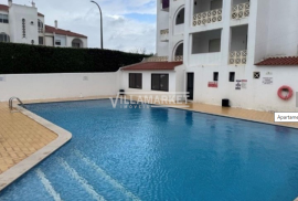 1 bedroom bank apartment with 78 m2 inserted in a closed condominium with swimming pool located close to the beaches of Albufeira