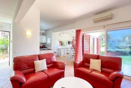 4 bedroom villa with pool, Vilamoura