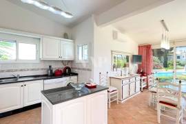 4 bedroom villa with pool, Vilamoura
