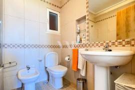 4 bedroom villa with pool, Vilamoura