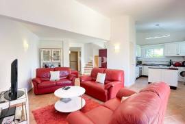 4 bedroom villa with pool, Vilamoura