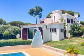 4 bedroom villa with pool, Vilamoura