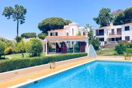 4 bedroom villa with pool, Vilamoura