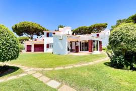 4 bedroom villa with pool, Vilamoura