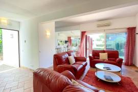 4 bedroom villa with pool, Vilamoura