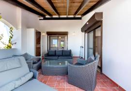 Fantastic, three bedroom end of terrace linked villa located in Lakeside Village in the heart of Quinta do Lago.