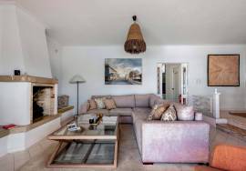 Fantastic, three bedroom end of terrace linked villa located in Lakeside Village in the heart of Quinta do Lago.