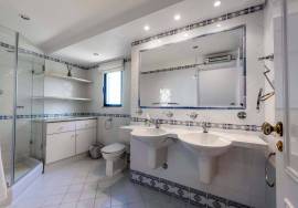 Fantastic, three bedroom end of terrace linked villa located in Lakeside Village in the heart of Quinta do Lago.