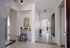 Fantastic, three bedroom end of terrace linked villa located in Lakeside Village in the heart of Quinta do Lago.