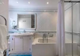 Fantastic, three bedroom end of terrace linked villa located in Lakeside Village in the heart of Quinta do Lago.