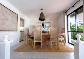 Fantastic, three bedroom end of terrace linked villa located in Lakeside Village in the heart of Quinta do Lago.