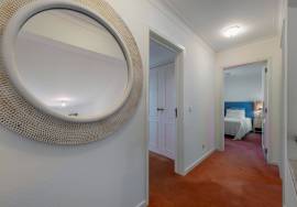 Fantastic, three bedroom end of terrace linked villa located in Lakeside Village in the heart of Quinta do Lago.