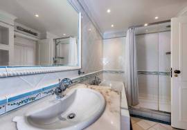 Fantastic, three bedroom end of terrace linked villa located in Lakeside Village in the heart of Quinta do Lago.