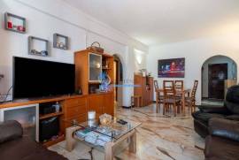2+1 bedroom apartment in Albufeira, with fantastic potential and just 500m from the beach