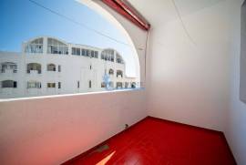 2+1 bedroom apartment in Albufeira, with fantastic potential and just 500m from the beach