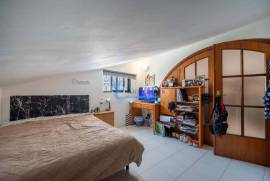 2+1 bedroom apartment in Albufeira, with fantastic potential and just 500m from the beach