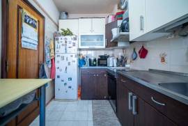 2+1 bedroom apartment in Albufeira, with fantastic potential and just 500m from the beach